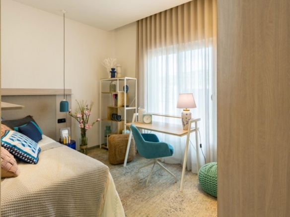 Villa pareada con 3 dormitorios y piscina privada a la venta en La Finca Golf Resort, Algorfa