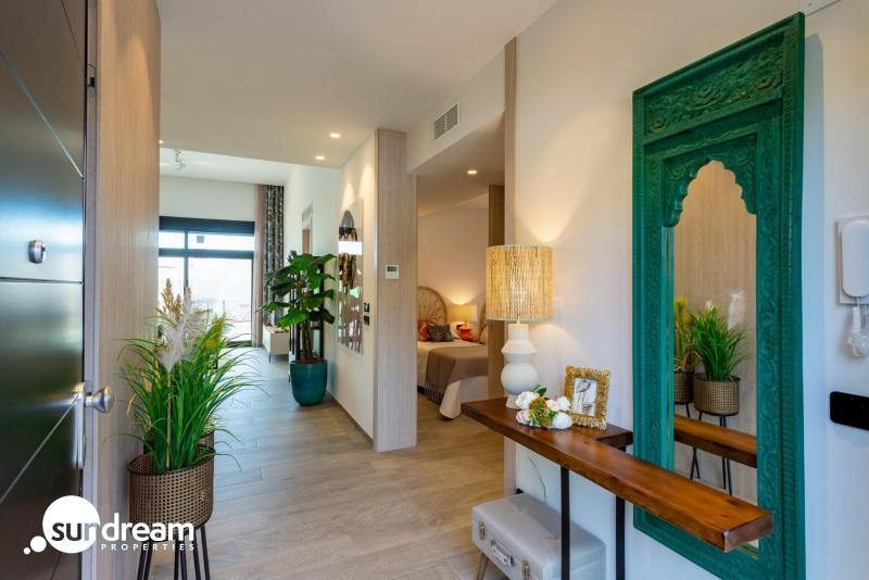 Villa pareada con 3 dormitorios y piscina privada a la venta en La Finca Golf Resort, Algorfa
