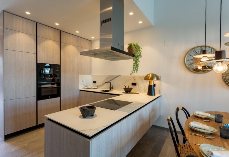 Villa pareada con 3 dormitorios y piscina privada a la venta en La Finca Golf Resort, Algorfa