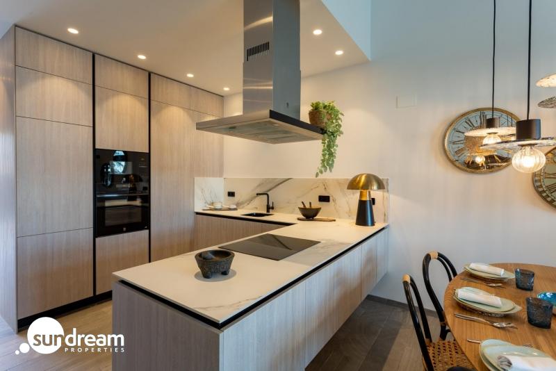 Villa pareada con 3 dormitorios y piscina privada a la venta en La Finca Golf Resort, Algorfa