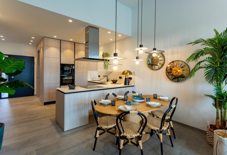 Villa pareada con 3 dormitorios y piscina privada a la venta en La Finca Golf Resort, Algorfa