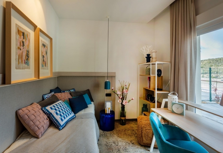Villa pareada con 3 dormitorios y piscina privada a la venta en La Finca Golf Resort, Algorfa