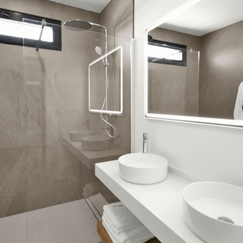Villa en una sola planta con 3 dormitorios y piscina privada a la venta en resort de golf(Murcia)