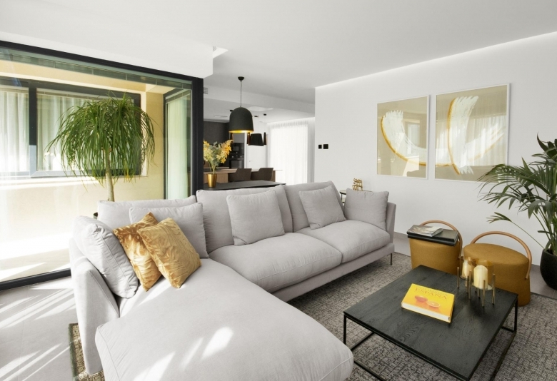 Villa en una sola planta con 3 dormitorios y piscina privada a la venta en resort de golf(Murcia)