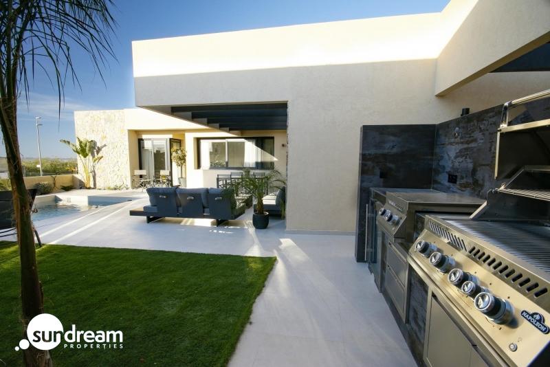g_43473-9-19 Villa en una sola planta con 3 dormitorios y piscina privada a la venta en resort de golf(Murcia)