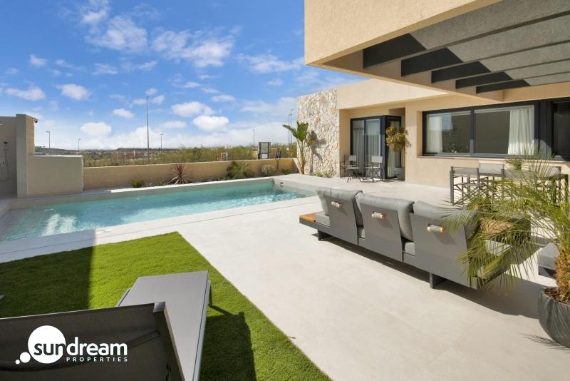 g_43473-9-2 Villa en una sola planta con 3 dormitorios y piscina privada a la venta en resort de golf(Murcia)
