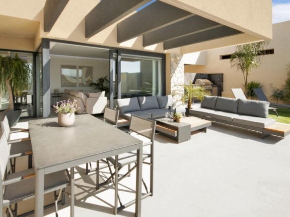Villa en una sola planta con 3 dormitorios y piscina privada a la venta en resort de golf(Murcia)