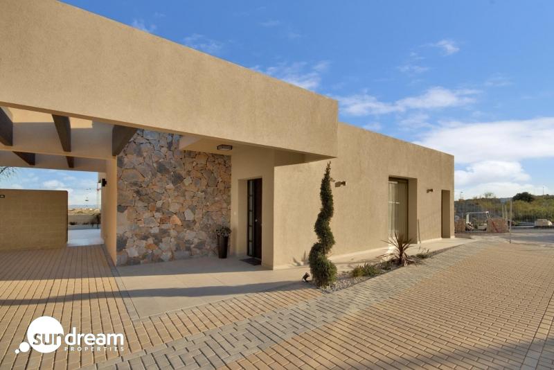 g_43473-9-22 Villa en una sola planta con 3 dormitorios y piscina privada a la venta en resort de golf(Murcia)