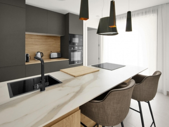 Villa en una sola planta con 3 dormitorios y piscina privada a la venta en resort de golf(Murcia)