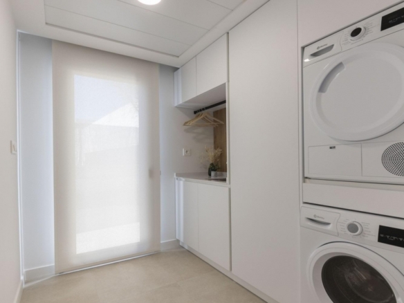 Villa de nueva construcción de 3 dormitorios con piscina privada y vistas a la montaña en campo de golf(Murcia)