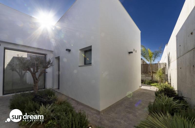 Villa de nueva construcción de 3 dormitorios con piscina privada y vistas a la montaña en campo de golf(Murcia)