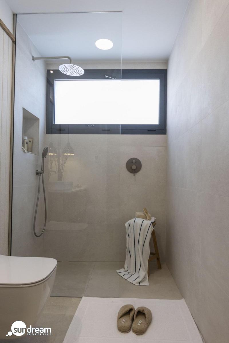 Villa de nueva construcción de 3 dormitorios con piscina privada y vistas a la montaña en campo de golf(Murcia)