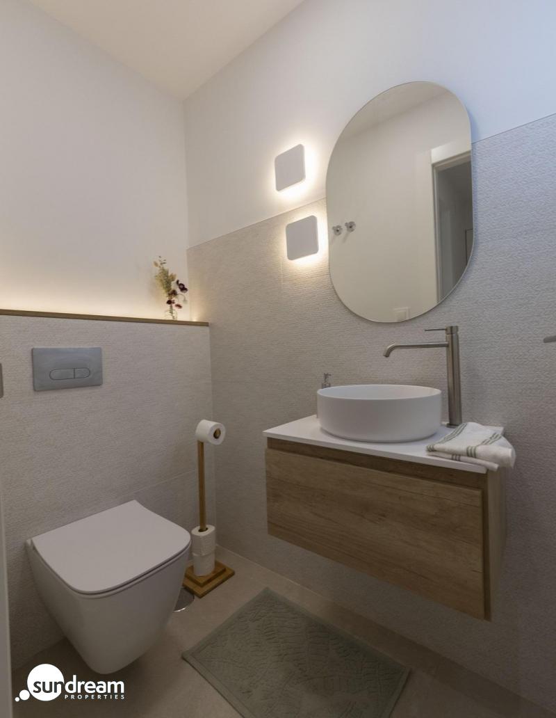 Villa de nueva construcción de 3 dormitorios con piscina privada y vistas a la montaña en campo de golf(Murcia)
