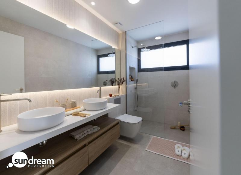 Villa de nueva construcción de 3 dormitorios con piscina privada y vistas a la montaña en campo de golf(Murcia)
