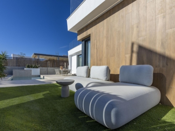 Villa de nueva construcción de 3 dormitorios con piscina privada y vistas a la montaña en campo de golf(Murcia)