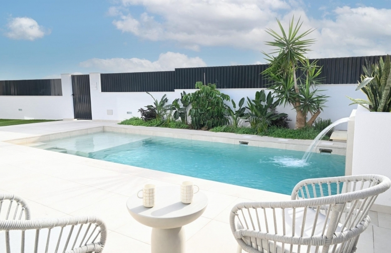 Villa de nueva construcción de 3 dormitorios con piscina privada y vistas a la montaña en campo de golf(Murcia)