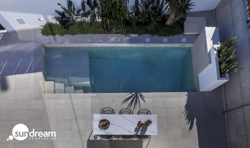 Villa de nueva construcción de 3 dormitorios con piscina privada y vistas a la montaña en campo de golf(Murcia)