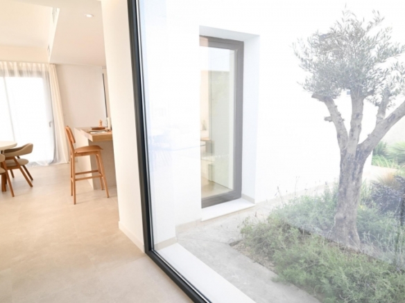 Villa de nueva construcción de 3 dormitorios con piscina privada y vistas a la montaña en campo de golf(Murcia)