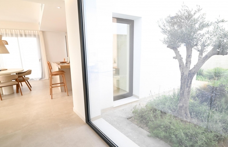 Villa de nueva construcción de 3 dormitorios con piscina privada y vistas a la montaña en campo de golf(Murcia)