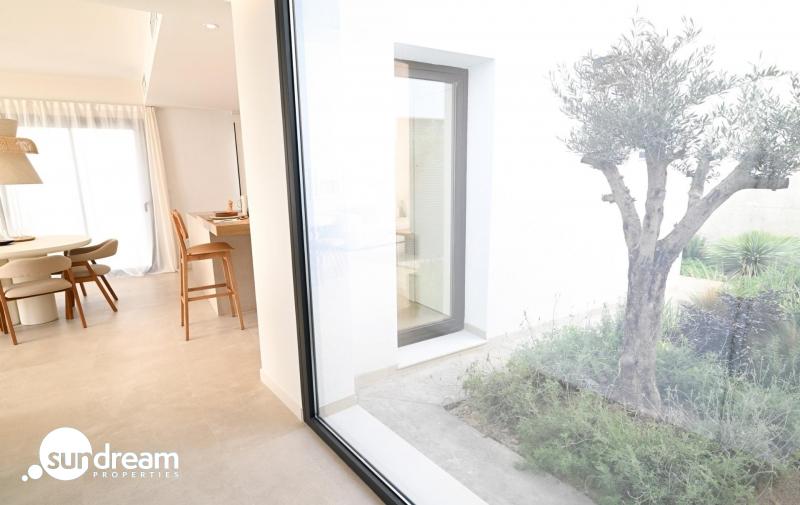 Villa de nueva construcción de 3 dormitorios con piscina privada y vistas a la montaña en campo de golf(Murcia)