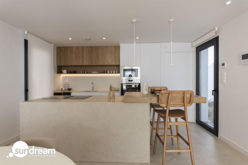 Villa de nueva construcción de 3 dormitorios con piscina privada y vistas a la montaña en campo de golf(Murcia)