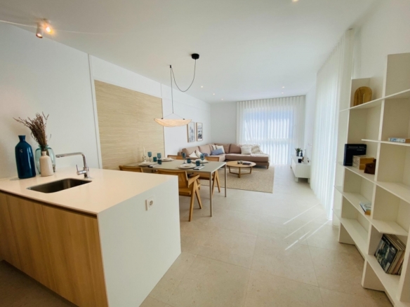 Bungalow de planta alta con 2 dormitorios y solarium privado a la venta en Pilar de la Horadada