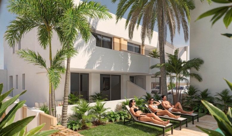 Bungalow de planta alta con 3 dormitorios y solarium privado a la venta en Pilar de la Horadada