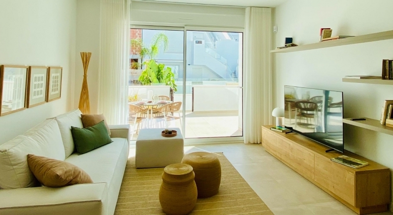 Bungalow de planta alta con 3 dormitorios y solarium privado a la venta en Pilar de la Horadada