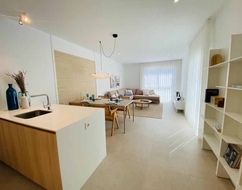 Bungalow de planta alta con 3 dormitorios y solarium privado a la venta en Pilar de la Horadada