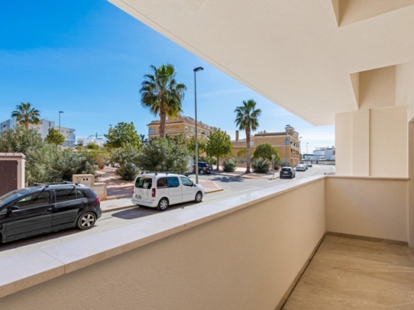 Apartamento de planta baja con 2 dormitorios a la venta en Benijófar(Alicante)