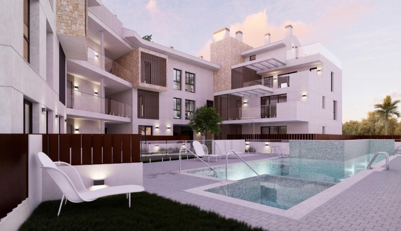 Apartamento de planta baja con 2 dormitorios y amplia terraza a 100 metros del mar en Jávea(Alicante)