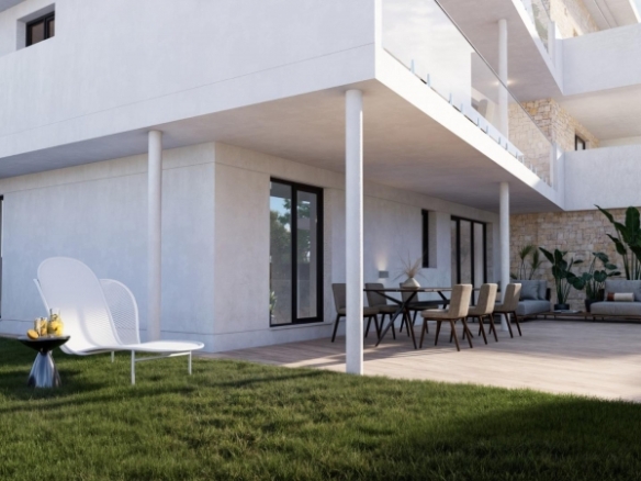 Apartamento de planta baja con 2 dormitorios y amplia terraza a 100 metros del mar en Jávea(Alicante)