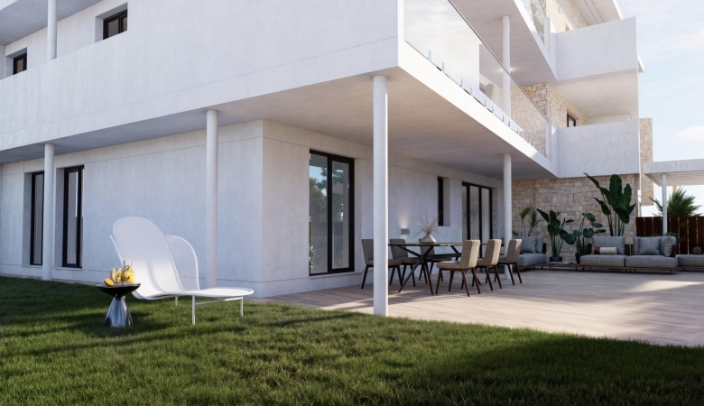 Apartamento de planta baja con 2 dormitorios y amplia terraza a 100 metros del mar en Jávea(Alicante)