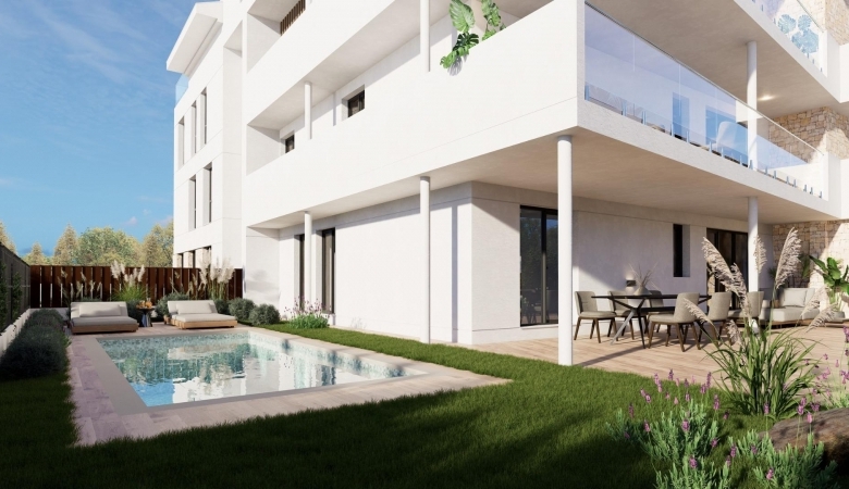 Apartamento de planta baja con 2 dormitorios y amplia terraza a 100 metros del mar en Jávea(Alicante)