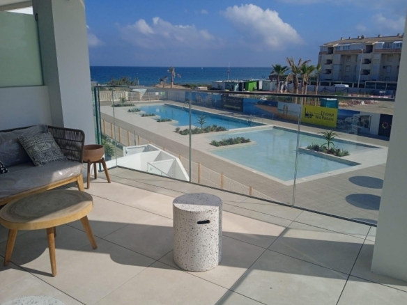 Ático en venta con piscina en playa l’Estanyo Denia