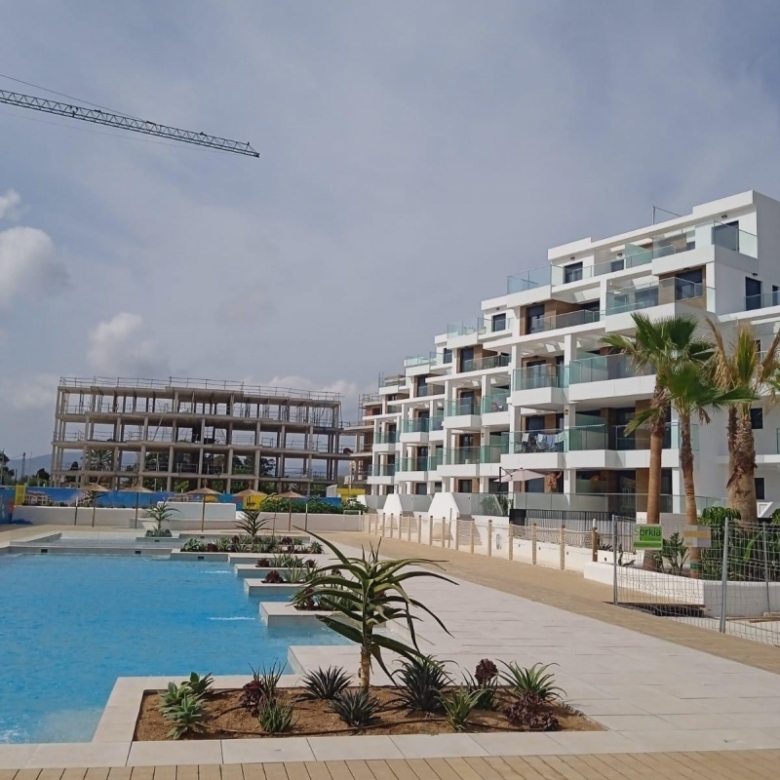 Ático en venta con piscina en playa l’Estanyo Denia