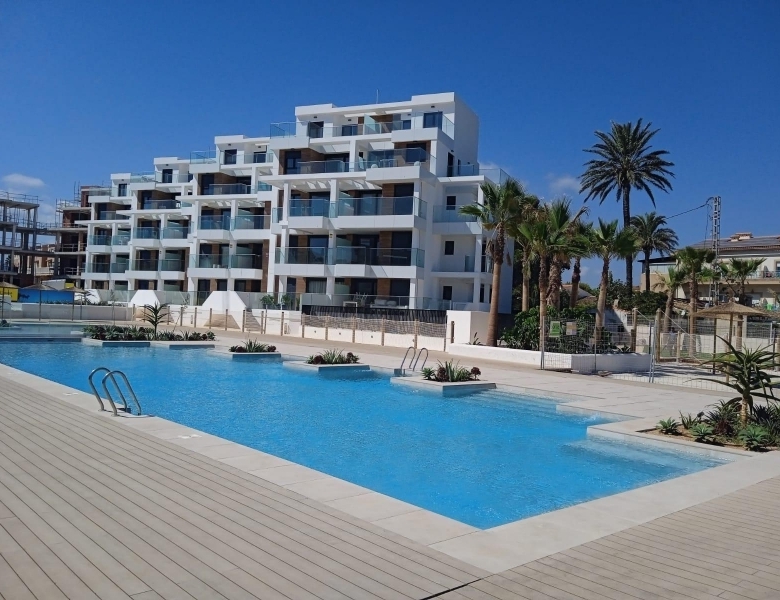 Ático en venta con piscina en playa l’Estanyo Denia