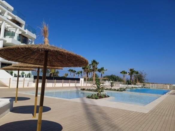 Ático en venta con piscina en playa l’Estanyo Denia
