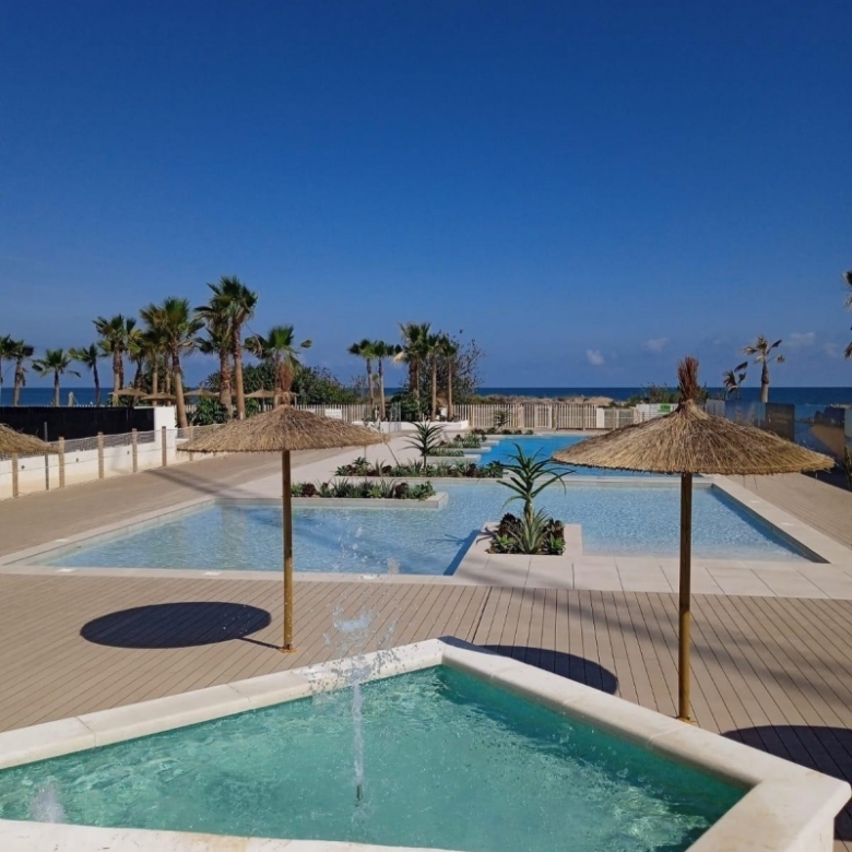 Ático en venta con piscina en playa l’Estanyo Denia