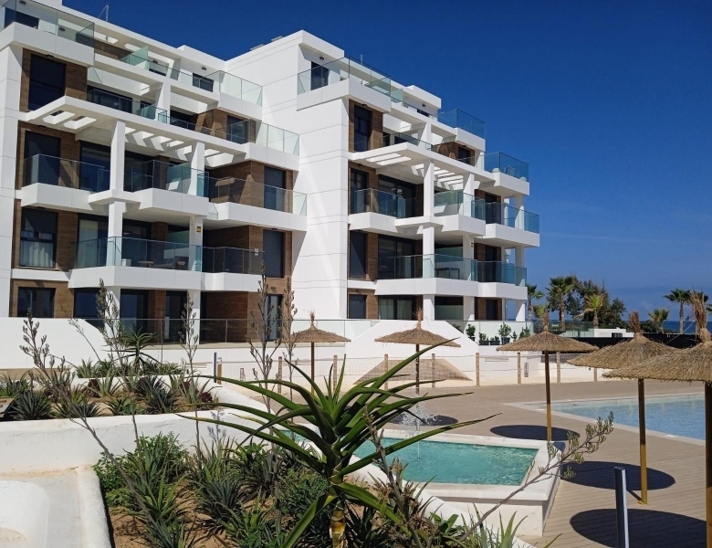 Ático en venta con piscina en playa l’Estanyo Denia