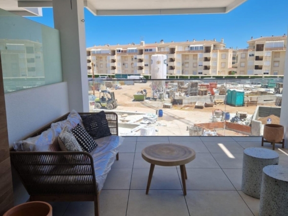 Ático en venta con piscina en playa l’Estanyo Denia