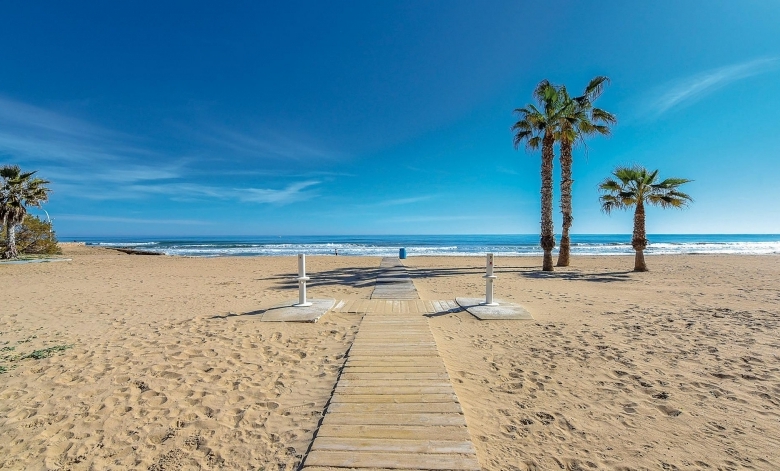Ático en venta obra nueva con garaje en playa Torrevieja
