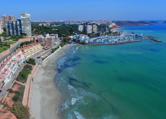 Ático en venta obra nueva con piscina en Campoamor