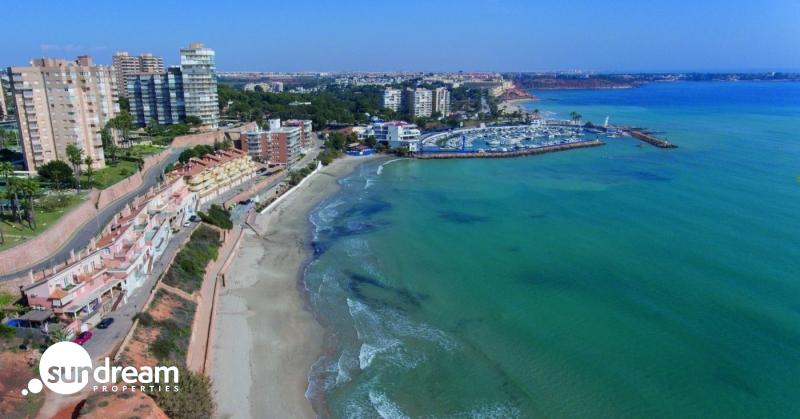 Ático en venta obra nueva con piscina en Campoamor