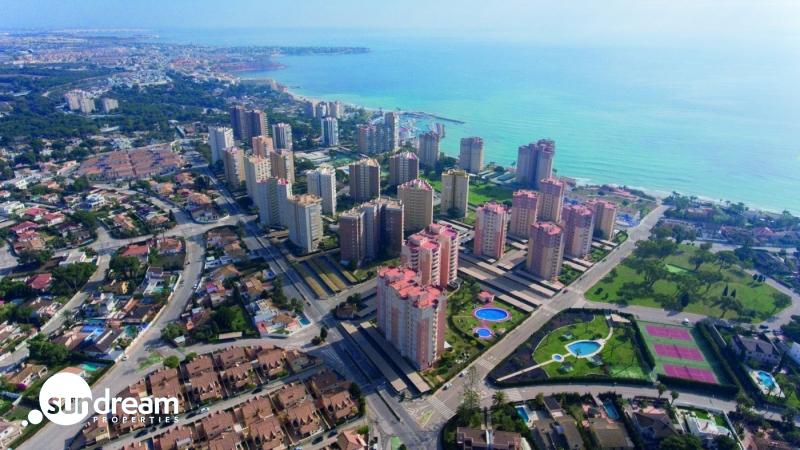 Ático en venta obra nueva con piscina en Campoamor