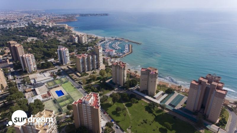 Ático en venta obra nueva con piscina en Campoamor