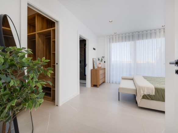 Villas de obra nueva en venta con piscina Torrevieja