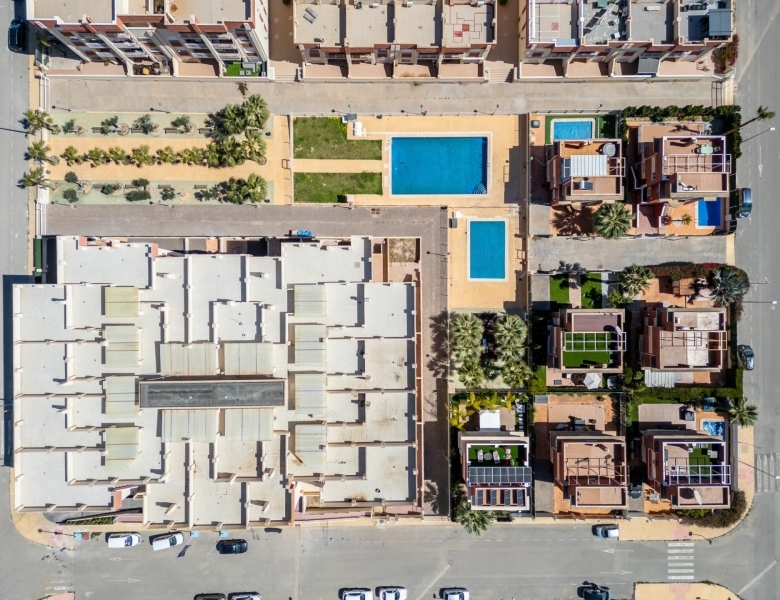 Piso en venta con 2 habitaciones y piscina en Cabo Roig