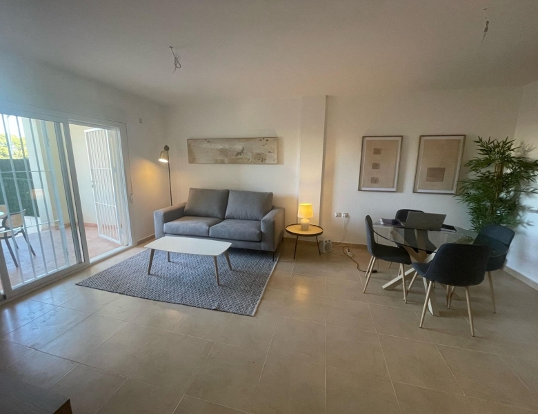 Piso en venta con 2 habitaciones y piscina en Cabo Roig