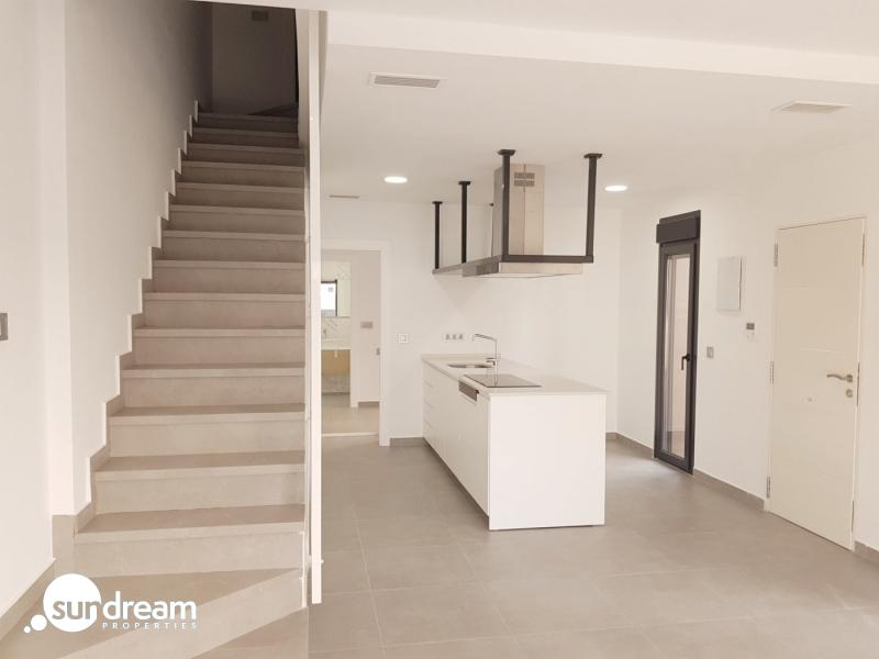 PAREADOS DE NUEVA CONSTRUCCIÓN DE 3 DORMITORIOS CON PISCINA EN DAYA NUEVA(ALICANTE)
